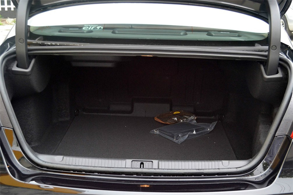 塔利斯曼 2012款 3.5L AT Nappa行政版 空间