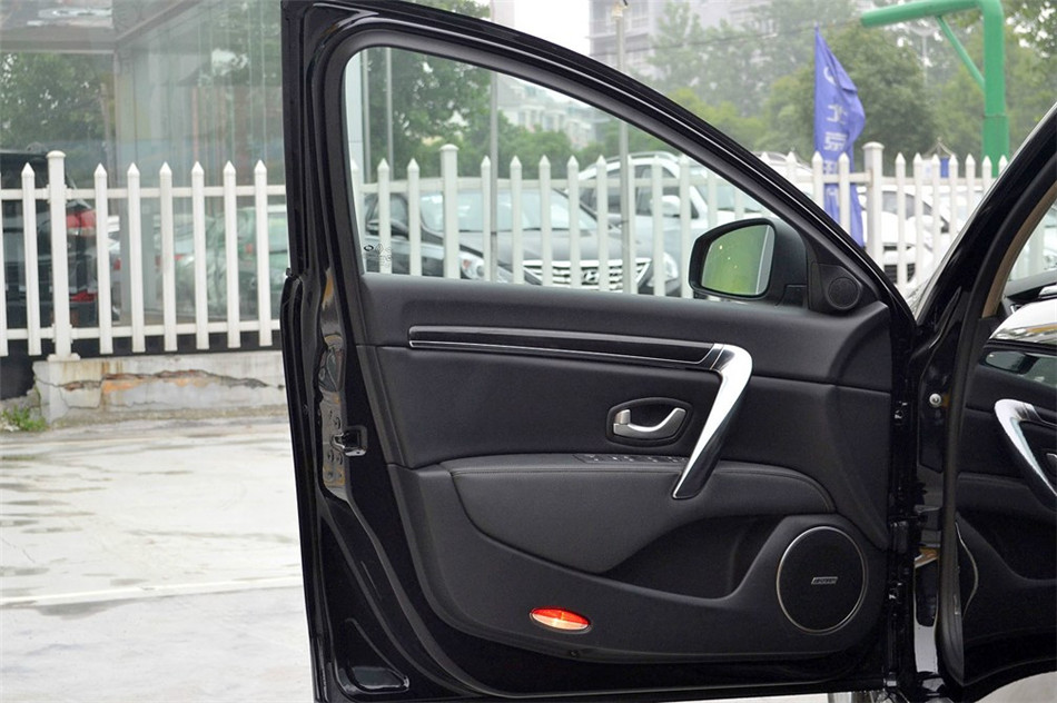 塔利斯曼 2012款 3.5L AT Nappa行政版 空间