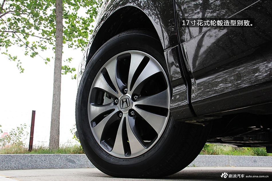 新浪汽车体验试驾东风本田艾力绅