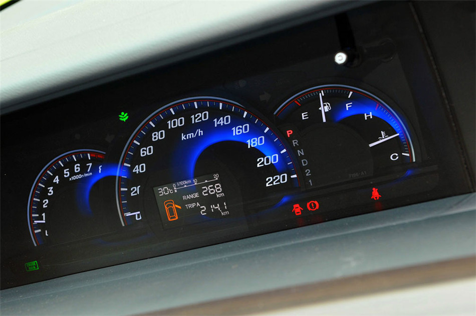 2012款艾力绅2.4 VTi豪华版