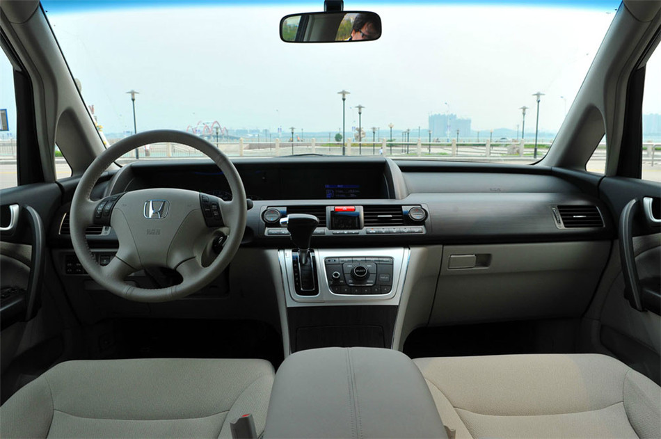 2012款艾力绅2.4 VTi豪华版