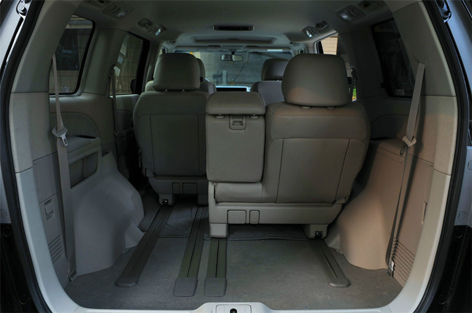 2012款艾力绅2.4 VTi豪华版