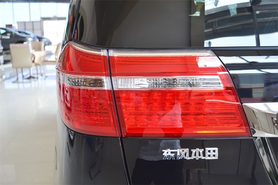 2012款艾力绅2.4 VTi豪华版