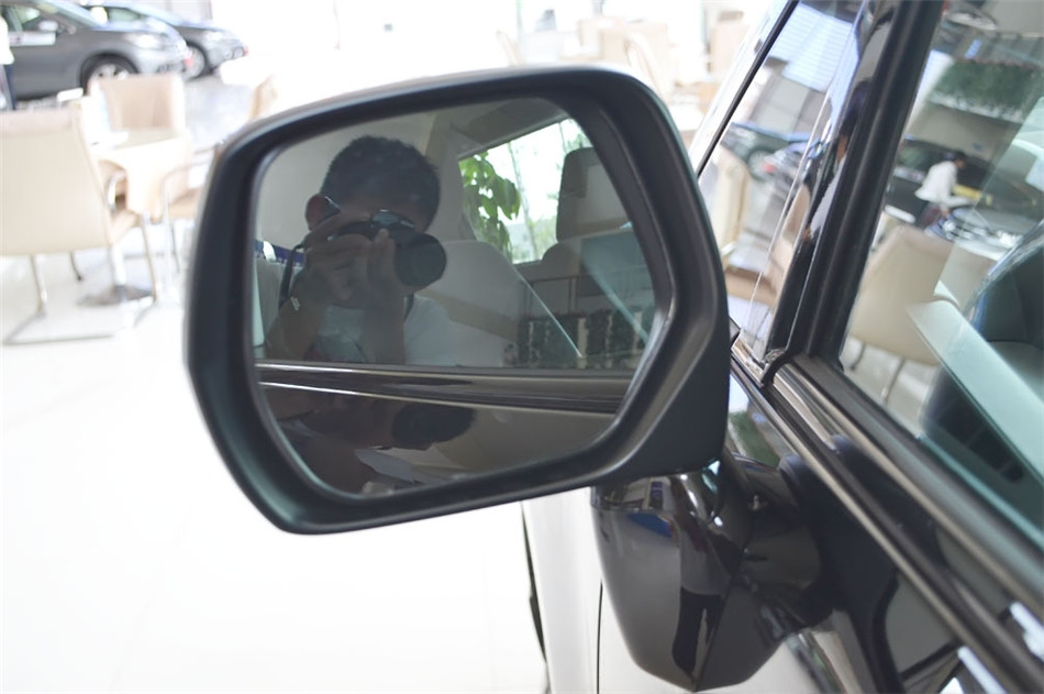 2012款艾力绅2.4 VTi豪华版