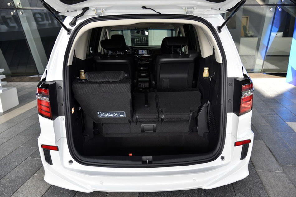 2016款 2.4L 舒适版 座椅空间