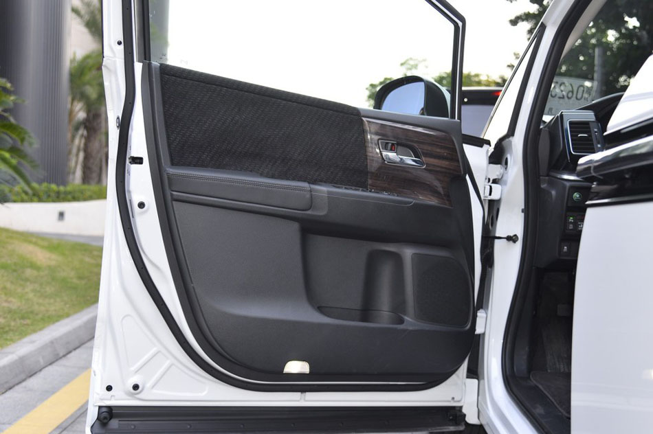 2016款 2.4L 舒适版 座椅空间