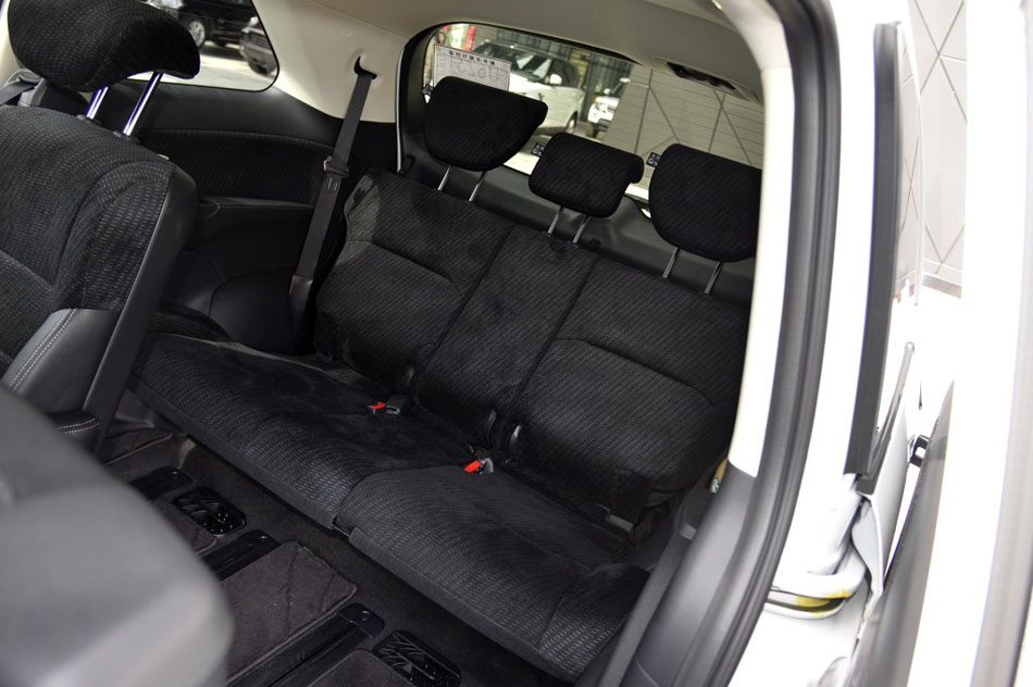 2016款 2.4L 舒适版 座椅空间