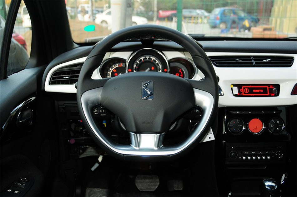 2012款DS3 1.6L自动时尚版