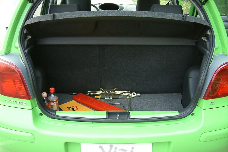 天津一汽威姿后备厢