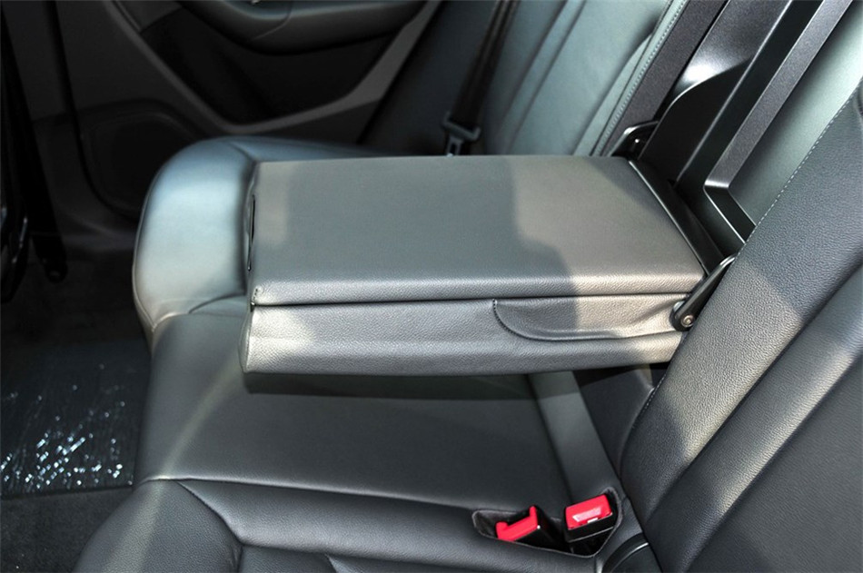 2012款 35 TFSI舒适型 座椅空间