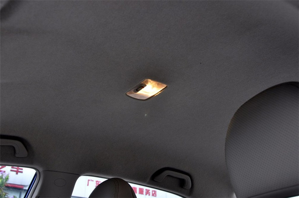 2012款 1.5TI MT 舒适型 座椅空间