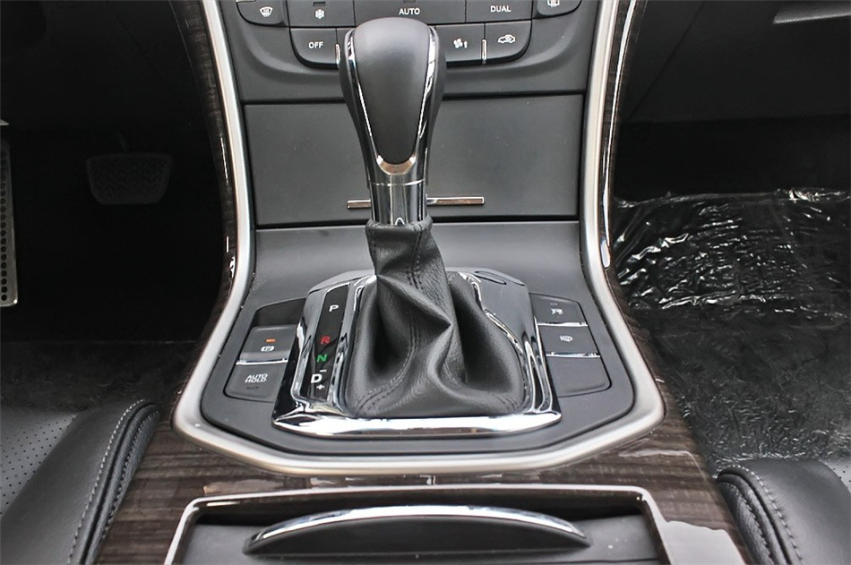 2013款 1.8T 自动旗舰 内饰