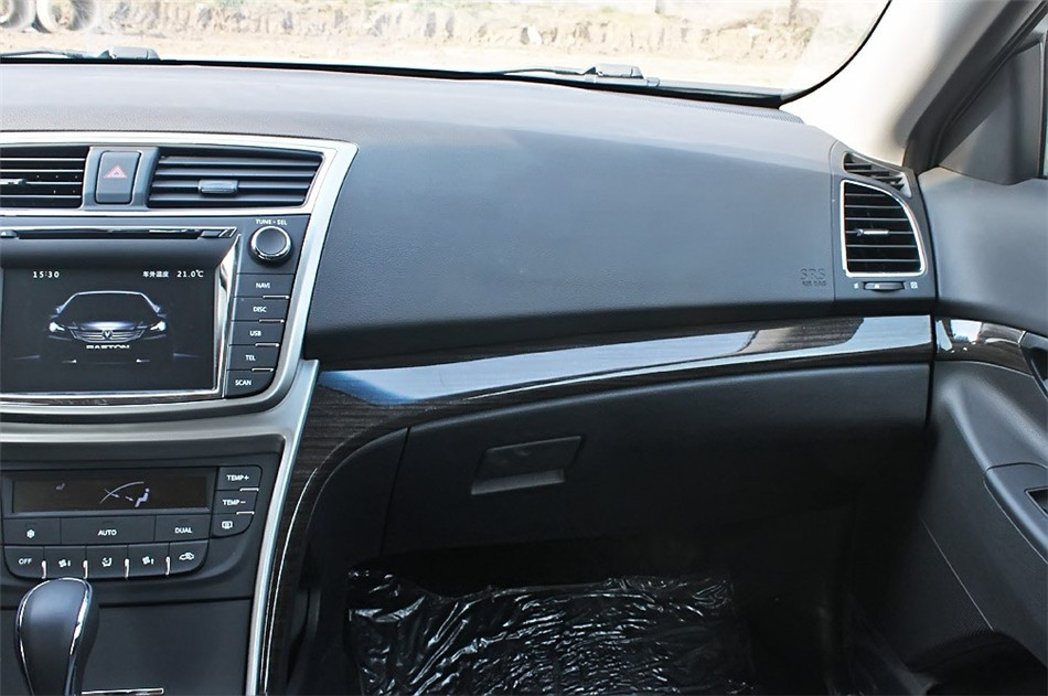 2013款 1.8T 自动旗舰 内饰