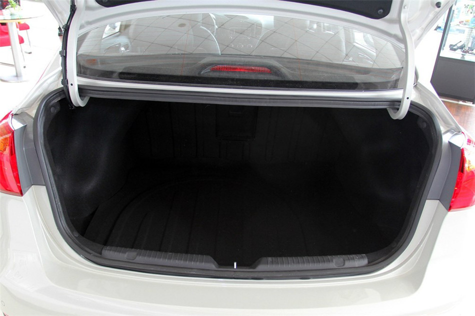 起亚K3 2013款 1.6L AT GLS 空间