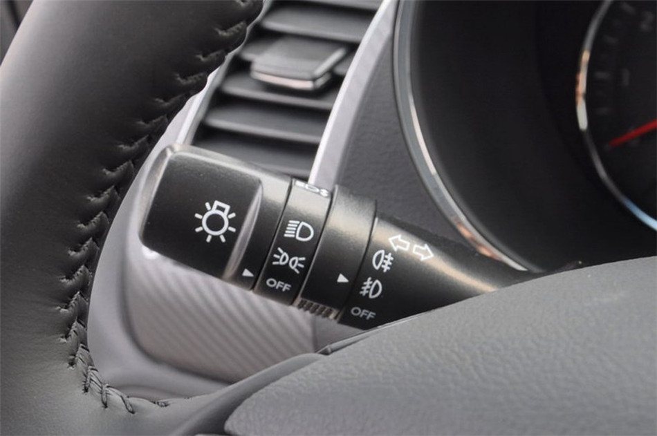 2015款 1.6L AT GLS 内饰