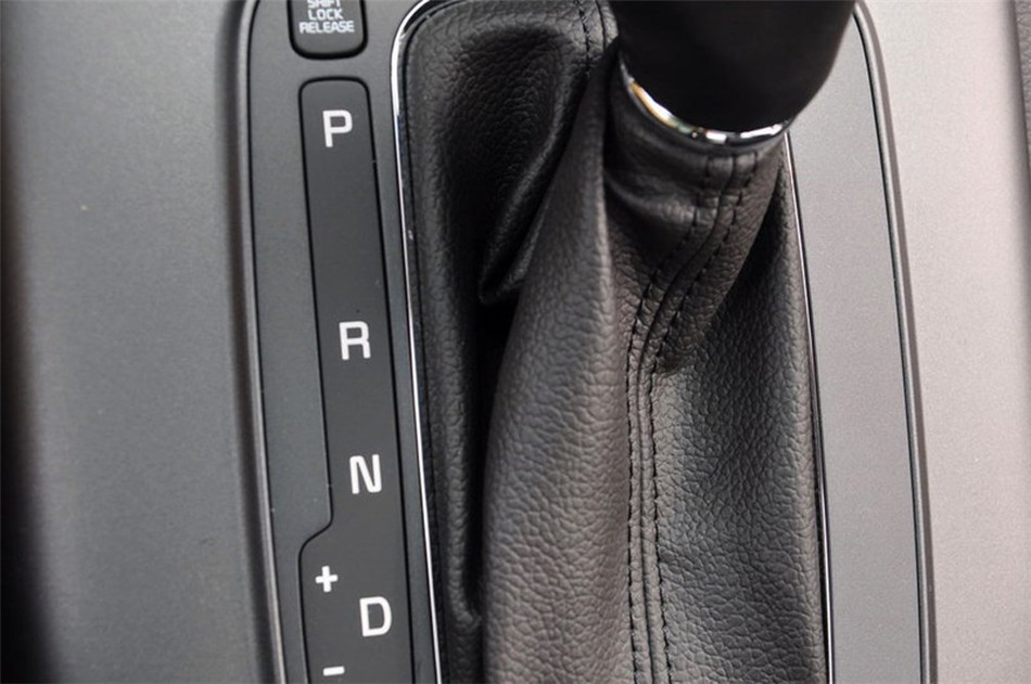 2015款 1.6L AT GLS 内饰