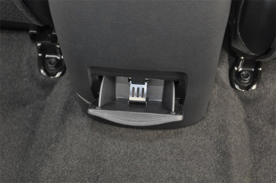 2015款 1.6L AT GLS 座椅空间