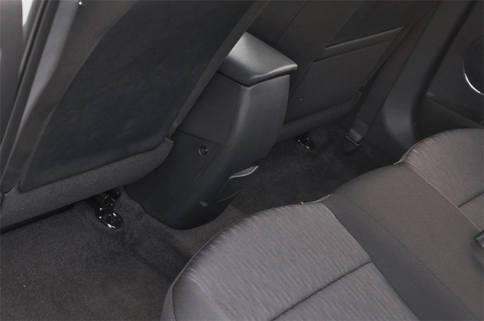 2015款 1.6L AT GLS 座椅空间