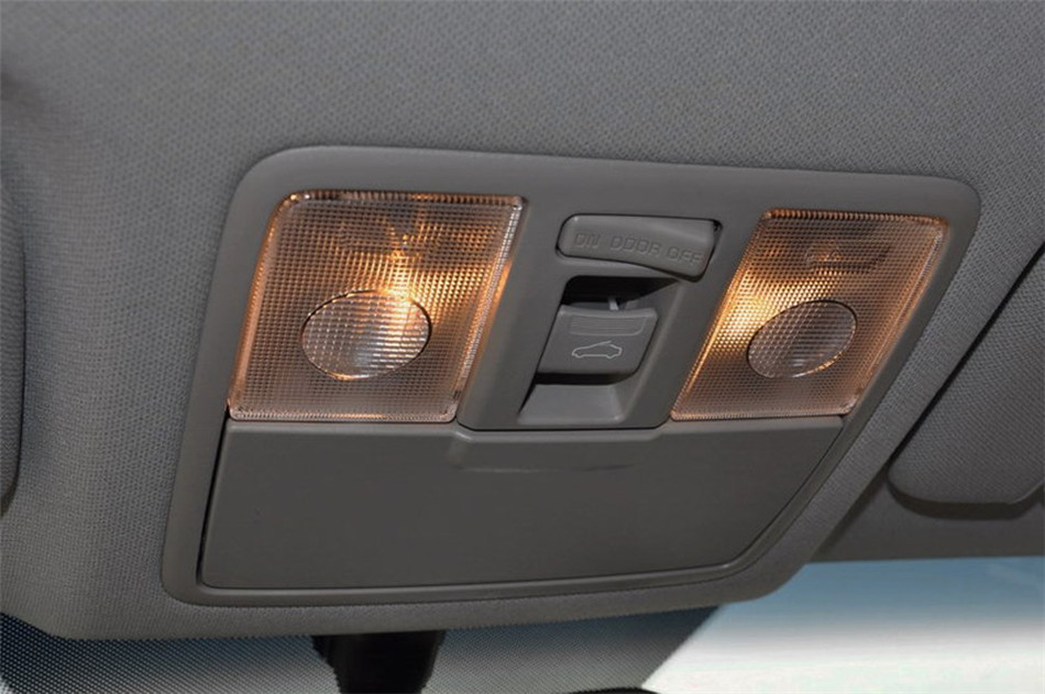 2015款 1.6L AT GLS 座椅空间