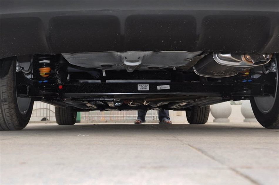 2015款 1.6L AT GLS 引擎底盘