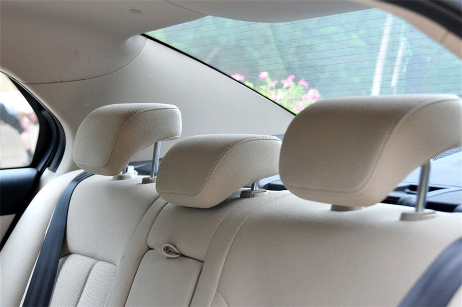 2012款 2.0L AT 舒适型 座椅空间