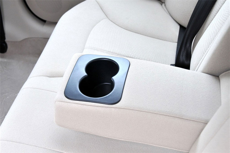 2012款 2.0L AT 舒适型 座椅空间