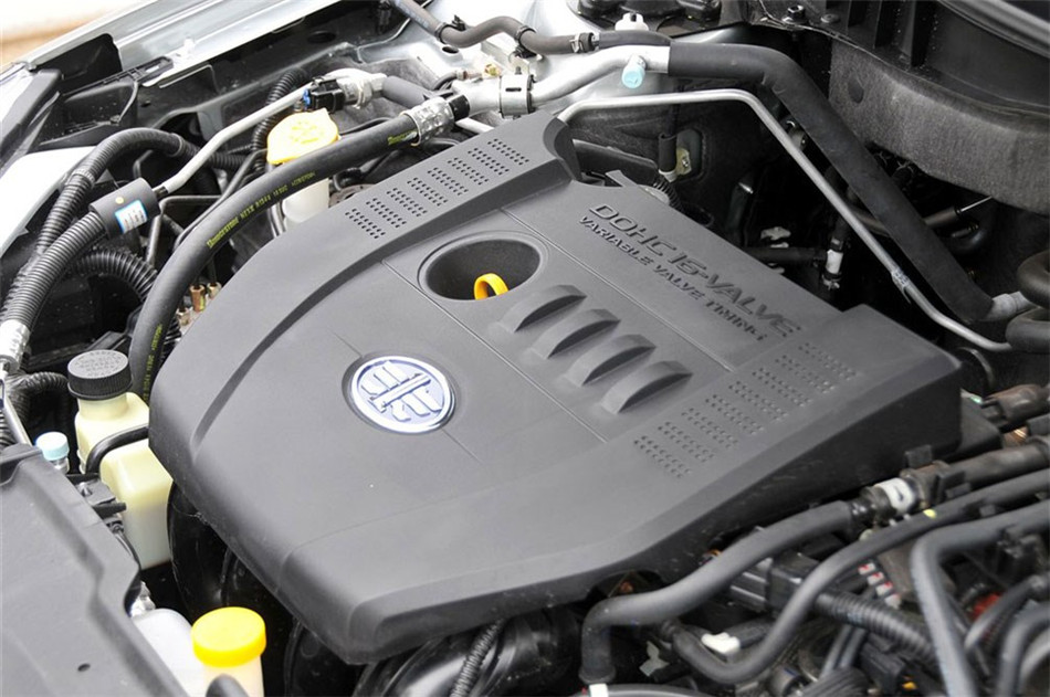 2012款 2.0L AT 舒适型 引擎底盘