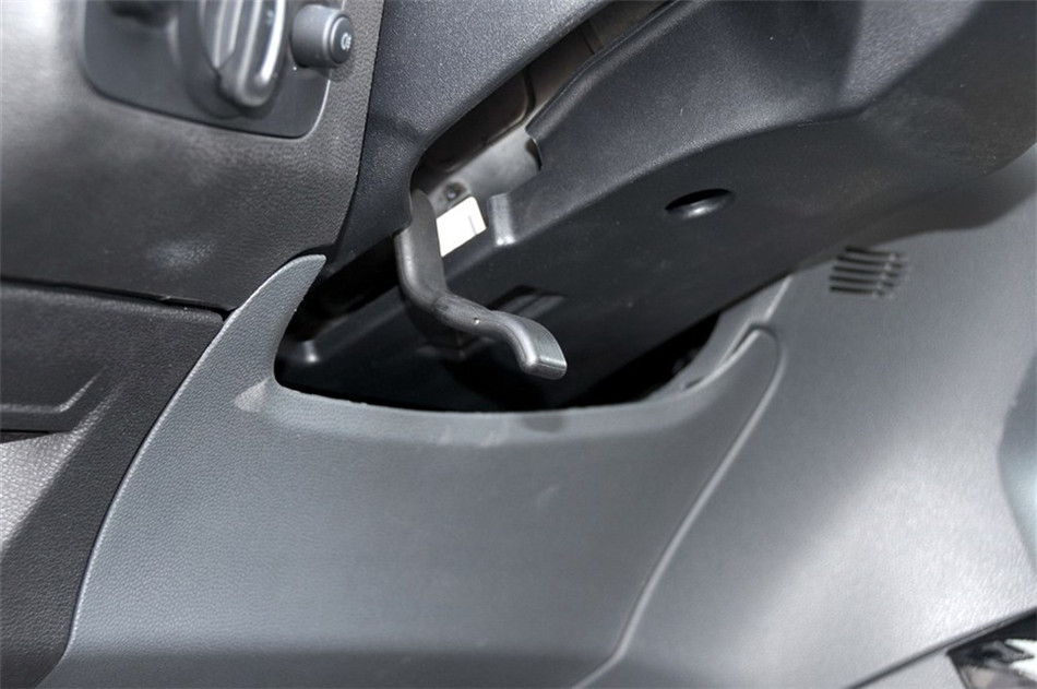 2013款 1.5L MT 尊贵型 内饰