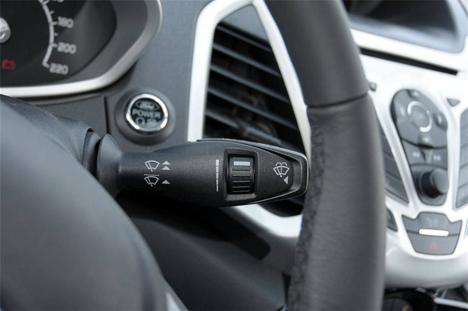 2013款 1.5L MT 尊贵型 内饰