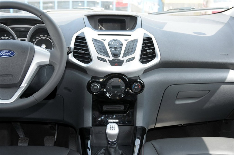 2013款 1.5L MT 尊贵型 内饰