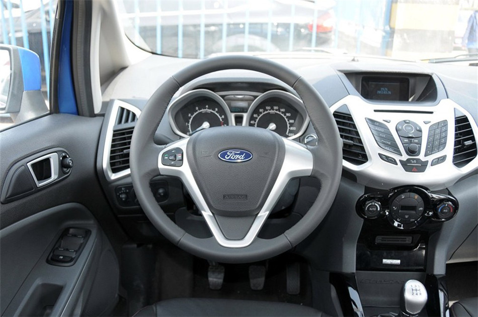 2013款 1.5L MT 尊贵型 内饰