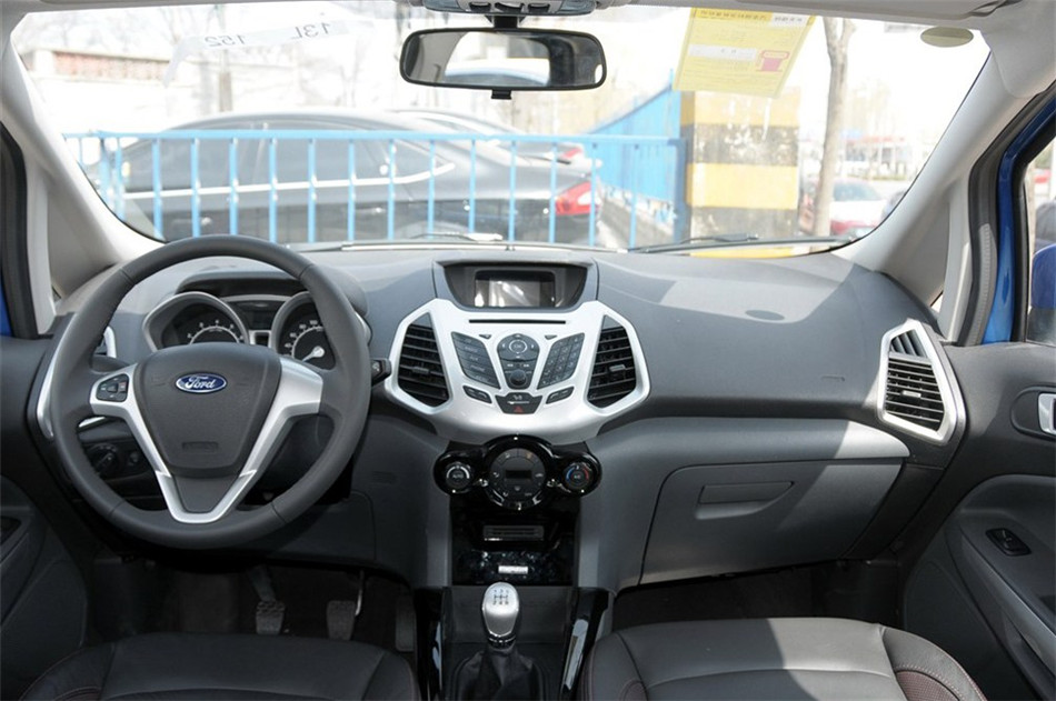 2013款 1.5L MT 尊贵型 内饰