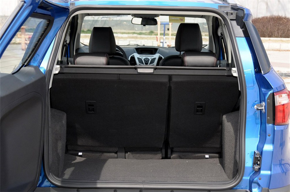 2013款 1.5L MT 尊贵型 座椅空间