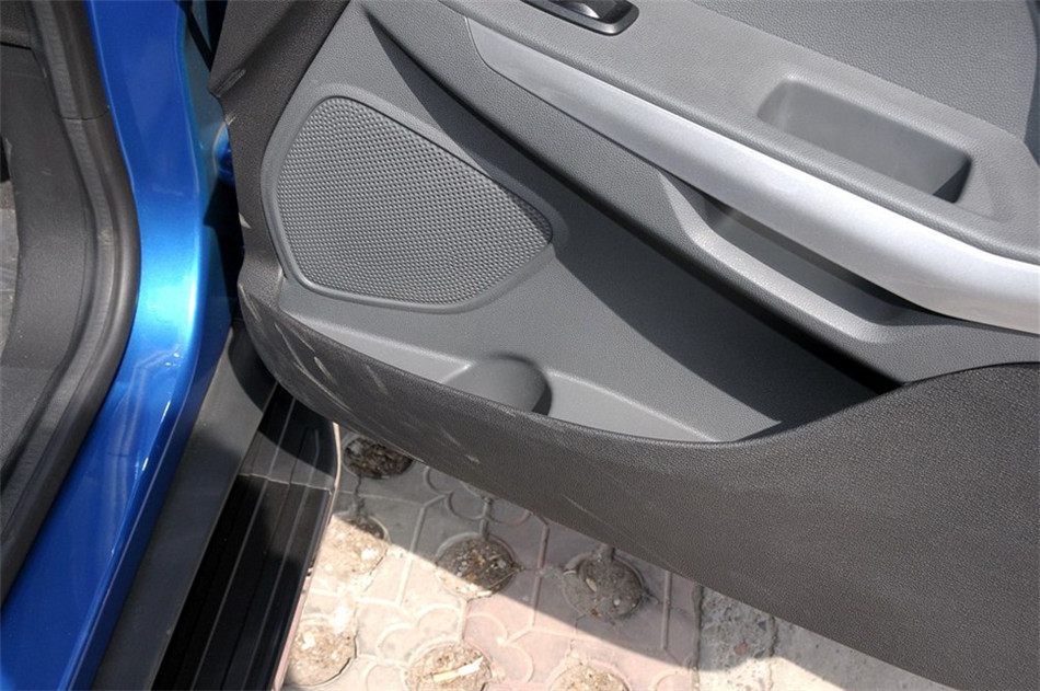 2013款 1.5L MT 尊贵型 座椅空间