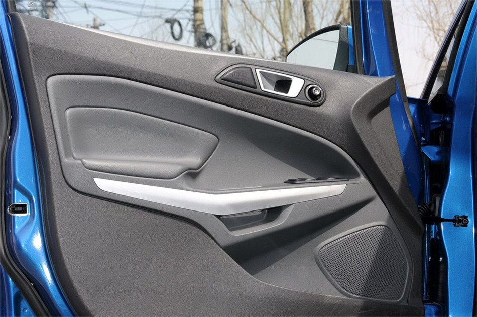 2013款 1.5L MT 尊贵型 座椅空间