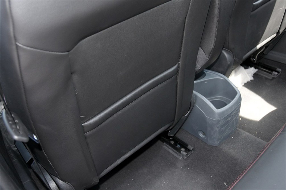 2013款 1.5L MT 尊贵型 座椅空间