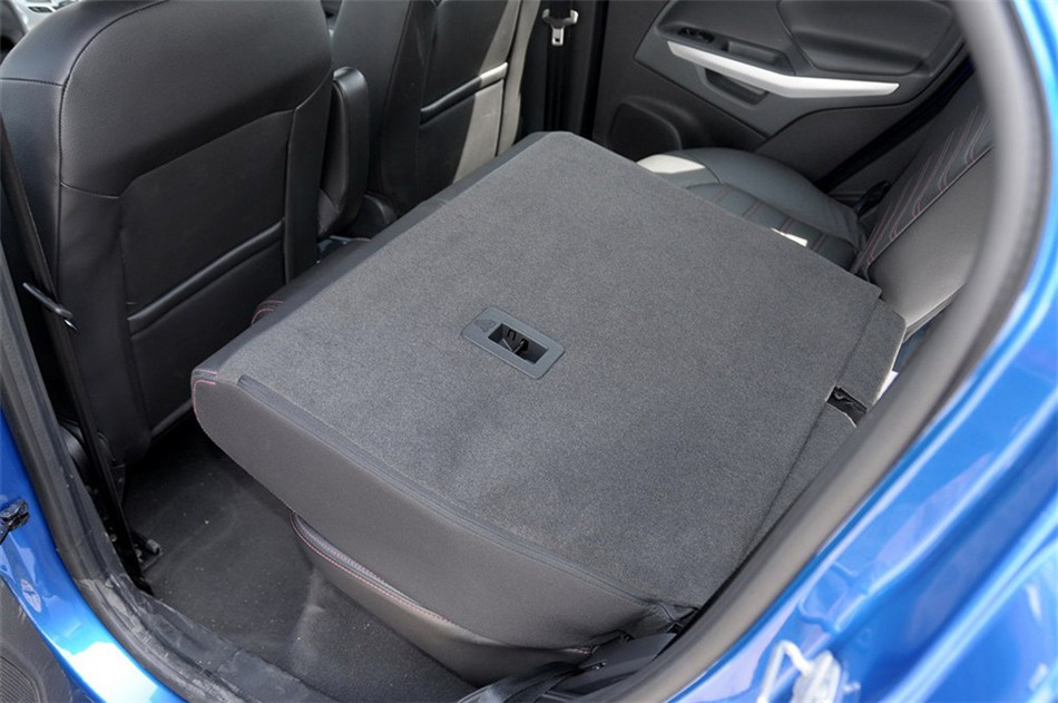 2013款 1.5L MT 尊贵型 座椅空间