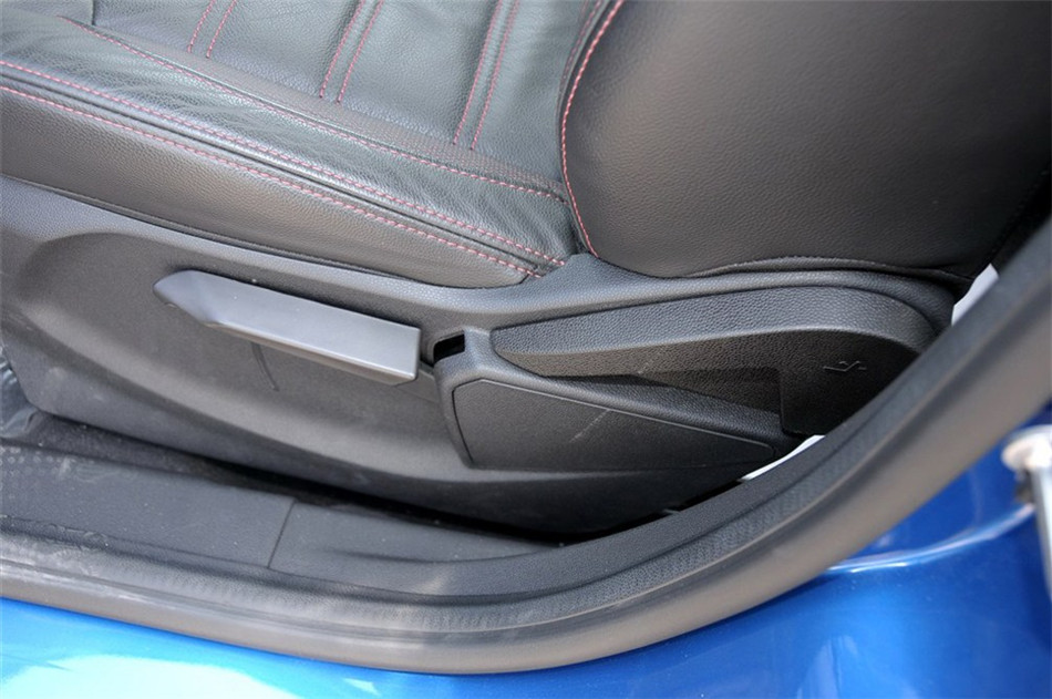 2013款 1.5L MT 尊贵型 座椅空间