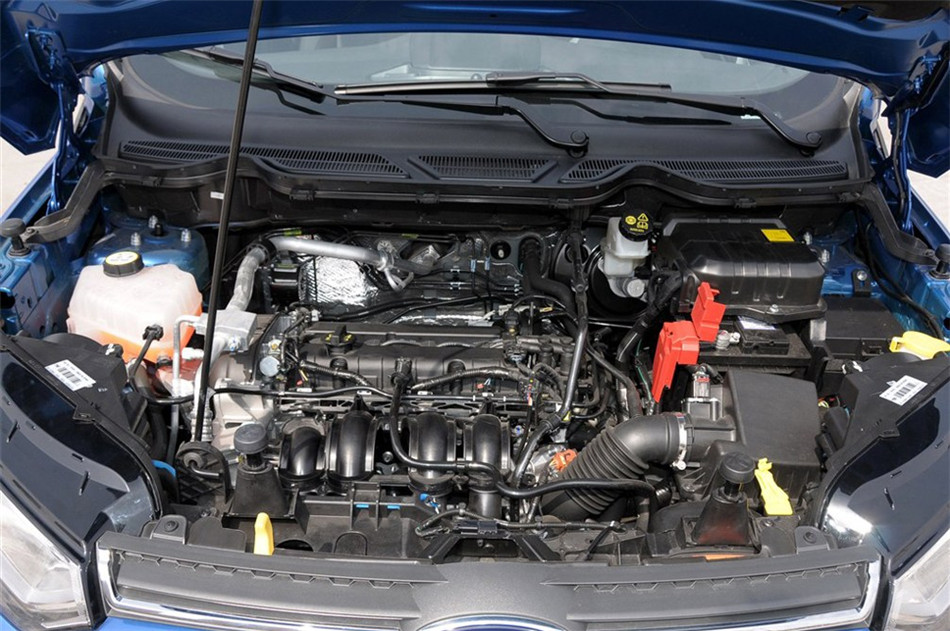 2013款 1.5L MT 尊贵型 引擎底盘