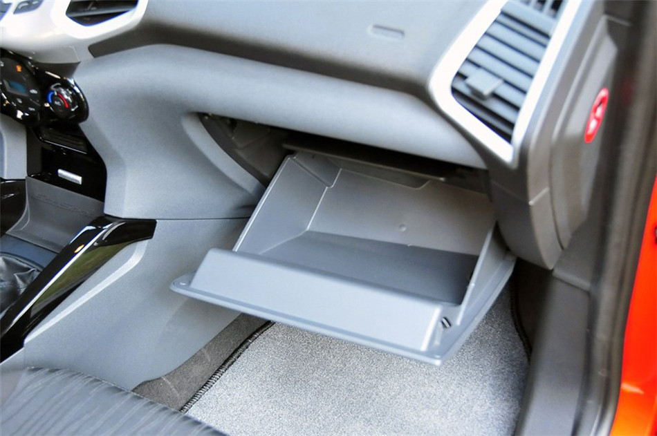 2013款 1.0L GTDi MT 尊贵型 内饰