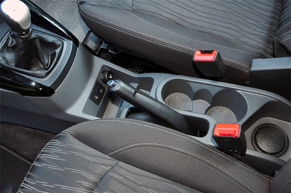 2013款 1.0L GTDi MT 尊贵型 内饰