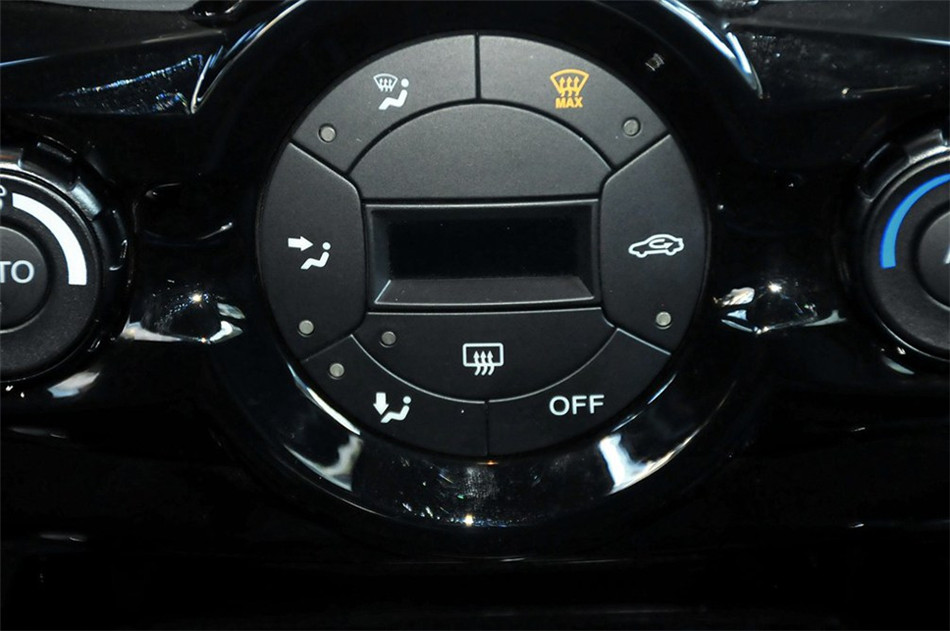 2013款 1.0L GTDi MT 尊贵型 内饰