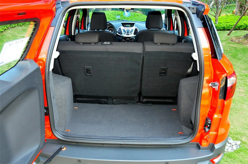 2013款 1.0L GTDi MT 尊贵型 座椅空间