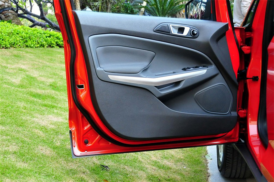 2013款 1.0L GTDi MT 尊贵型 座椅空间