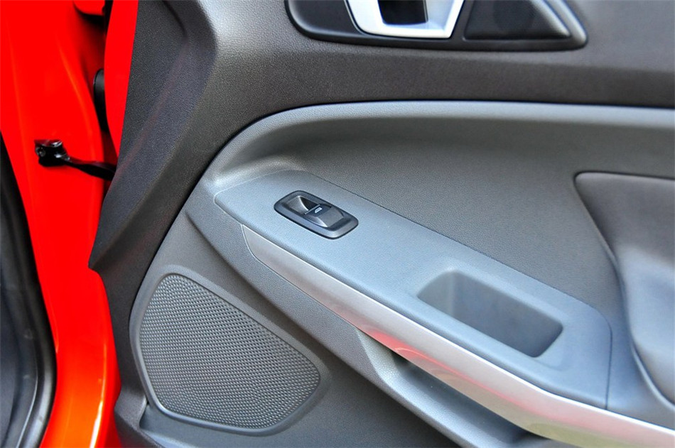 2013款 1.0L GTDi MT 尊贵型 座椅空间