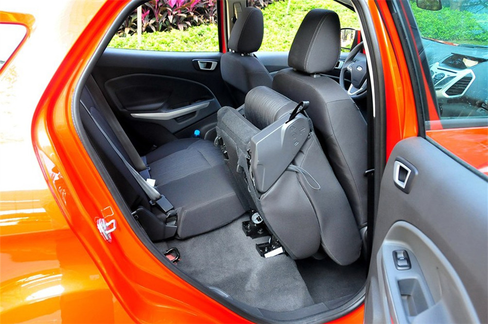 2013款 1.0L GTDi MT 尊贵型 座椅空间