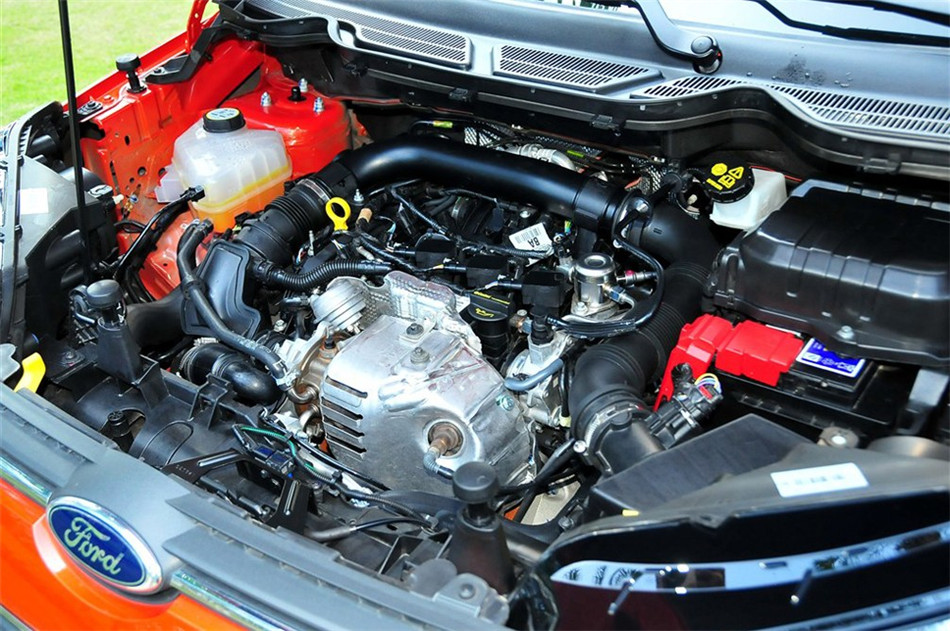 2013款 1.0L GTDi MT 尊贵型 引擎底盘