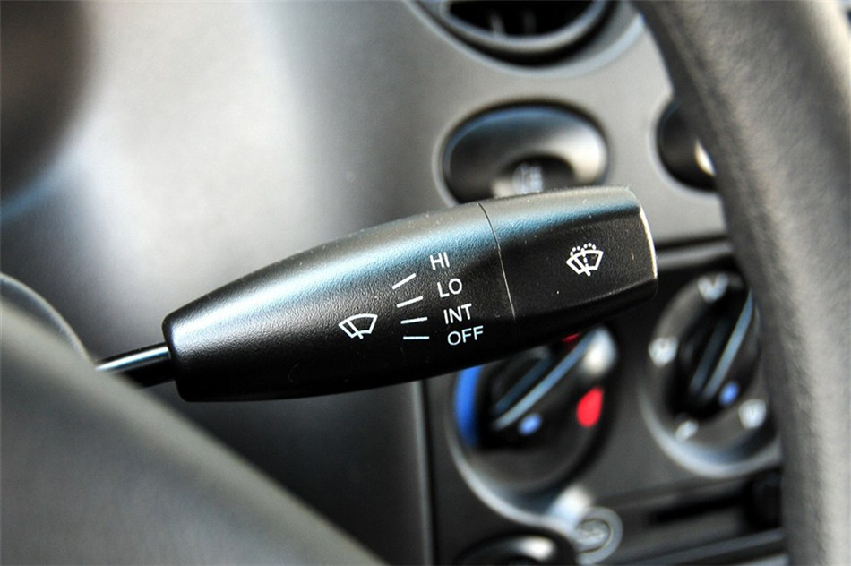 乐驰 2012款 1.0L MT P-TEC标准型 