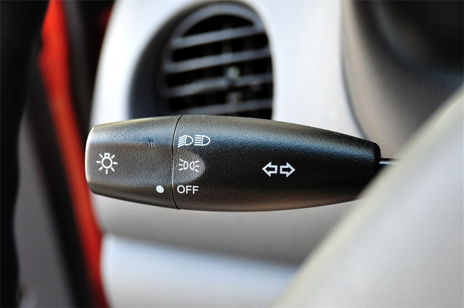 乐驰 2012款 1.0L MT P-TEC标准型 