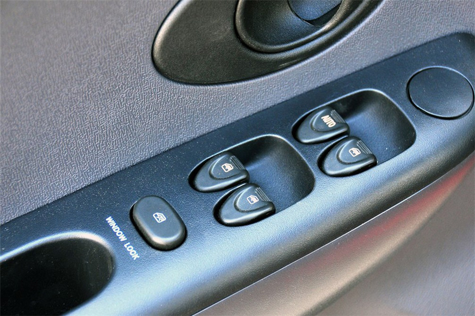 乐驰 2012款 1.0L MT P-TEC标准型 